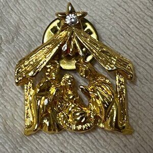 VTG Gold Tone Nativity Scene w/Christmas Rhinestone Star Lapel Hat Vest Pin 1"